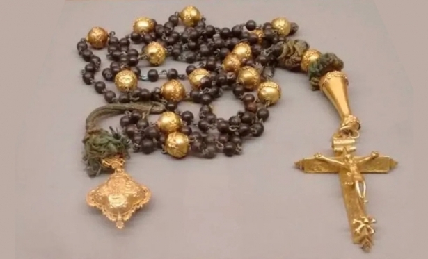 Rosrio de ouro do sculo XVIII  furtado da Igreja do Pilar em Ouro Preto