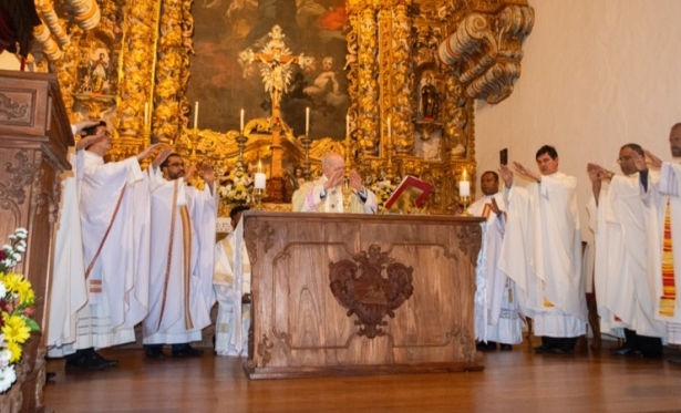 Dom Airton celebra sete anos de pastoreiro  frente da Arquidiocese de Mariana